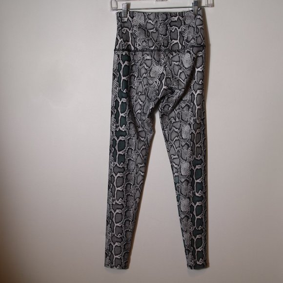 Onzie High Waisted Yoga Leggings Snake Print Gray Size XS High Rise Full Length - Picture 8 of 9